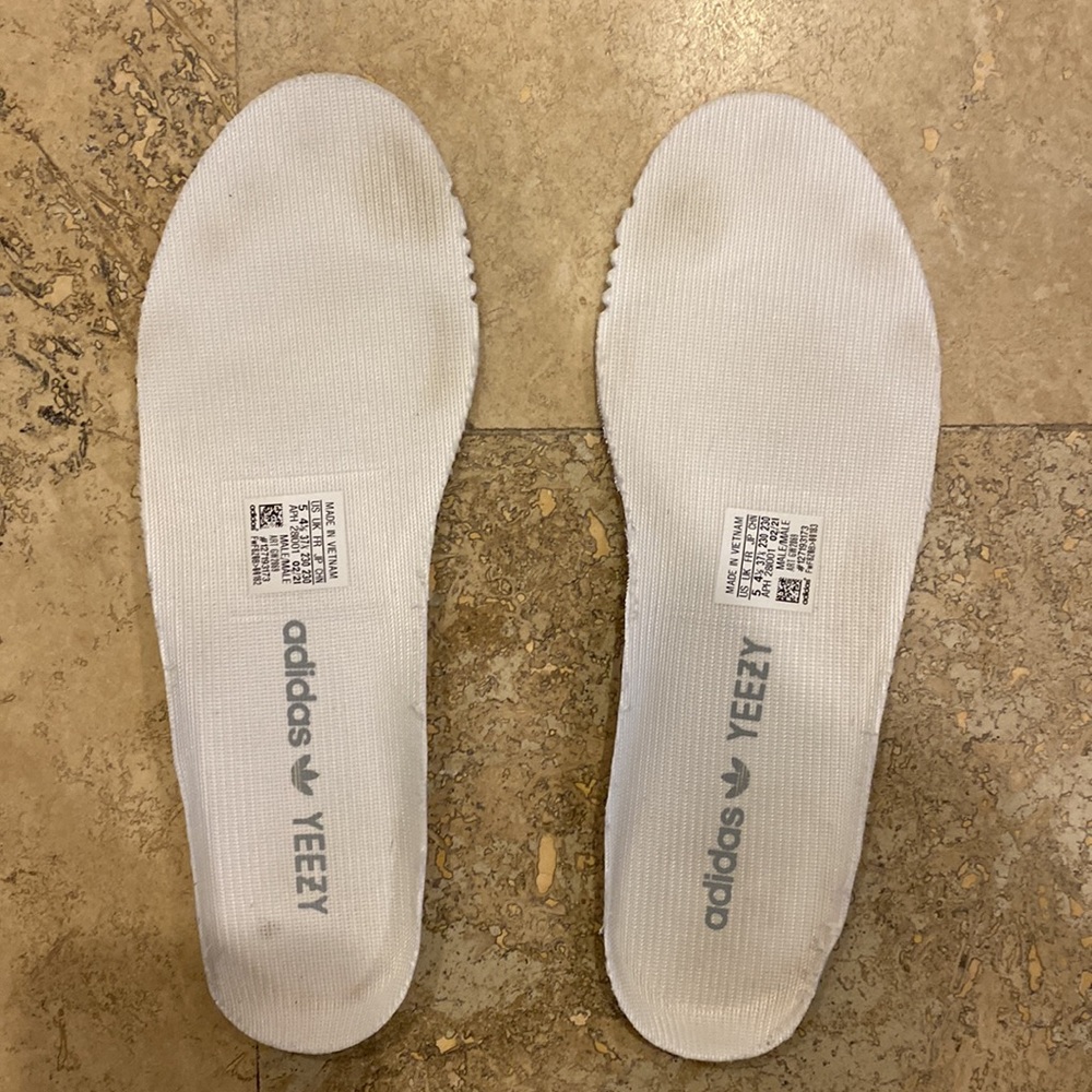Yeezy - Picture 5 of 6